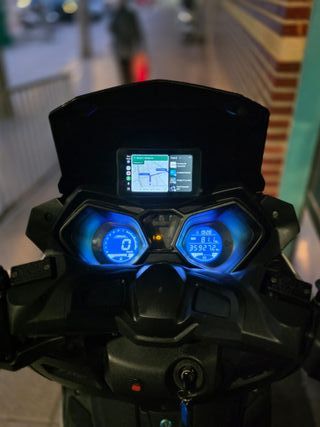 Moto Wottan Storm Maxi 125 cc Negra y Blanca