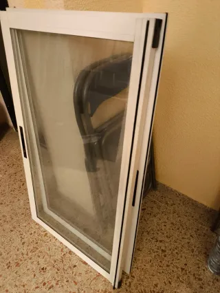 Ventana aluminio blanco. Hueco 140 alto x 130 anch