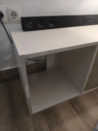 Estantería blanca de madera