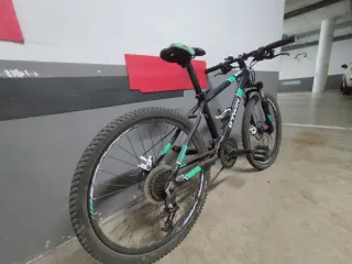 Bicicleta Btwin Montaña Negra/Verde Rockrider 700