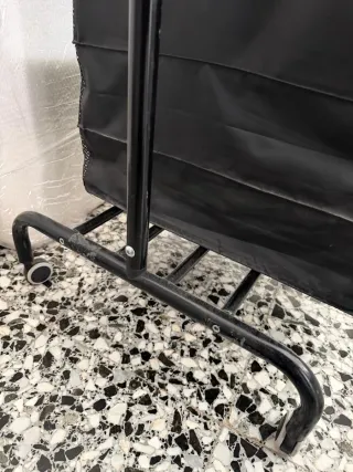 Perchero metálico negro