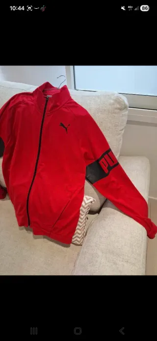 Chaqueta deportiva Puma roja