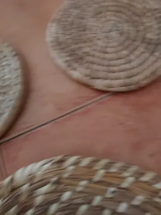 Juego de salvaplatos y posavasos.