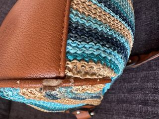 Bolso de hombro de rafia tejido multicolor