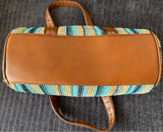 Bolso de hombro de rafia tejido multicolor