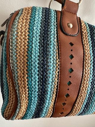 Bolso de hombro de rafia tejido multicolor