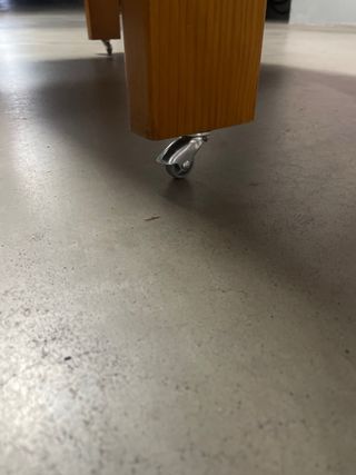 Mesa baja de madera para salón