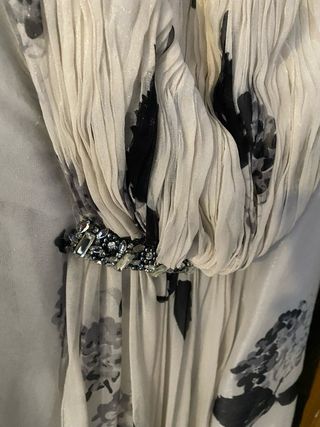 Vestido de fiesta largo gris y blanco