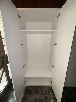 Armarios blancos de madera (2 unidades)