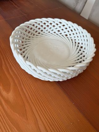 Cestino centrotavola in ceramica bianca
