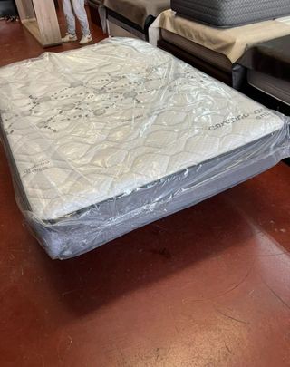 Canapé y Colchón Nuevos - Liquidación