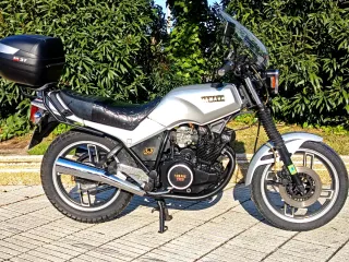 Moto Yamaha XS-400