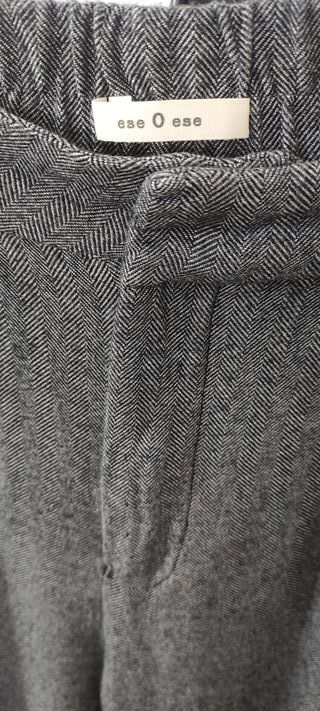 Pantalón Eseoese Gris