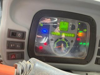 Tractor New Holland T4050 con remolque