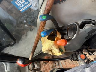 Tractor New Holland T4050 con remolque