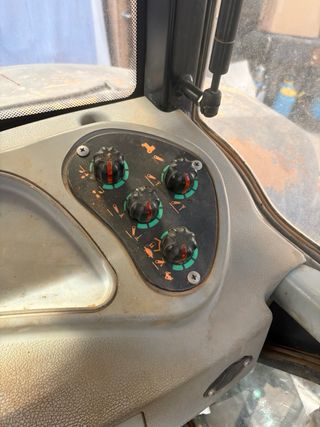 Tractor New Holland T4050 con remolque