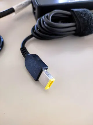 Adaptador Corriente Lenovo