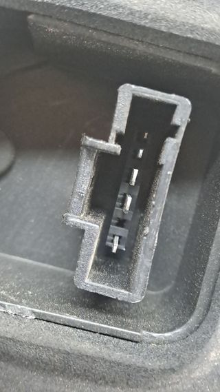 PILOTO TRASERO IZQUIERDO DACIA LOGAN 696423