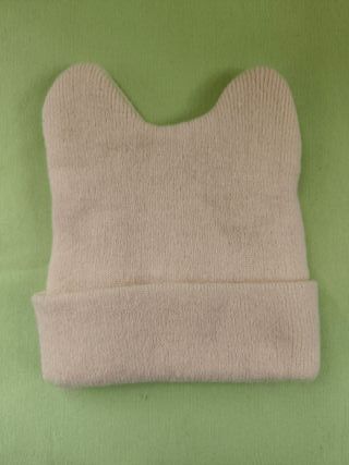 Gorro Beige con orejas y bordado de carita - Nuevo