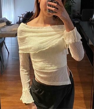 Top beige escotado manga larga