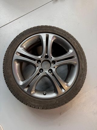 Llanta 17” con neumático Dunlop SP Winter Sport 4D