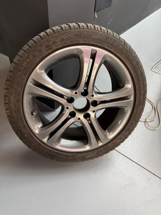 Llanta 17” con neumático Dunlop SP Winter Sport 4D