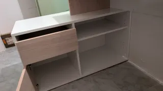 Escritorio en L blanco y madera