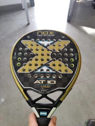 Palas y pelotas de padel