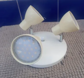 Conjunto de lámparas LED de techo beige y blanca