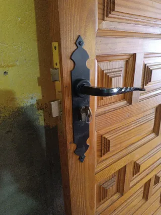 Puerta madera maciza rústica