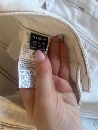 Pantalón beige con dobladillo talla XS