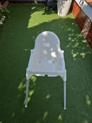 Trona IKEA para niños esta como nueva