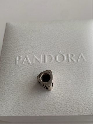 Charm Pandora Letra V Plata
