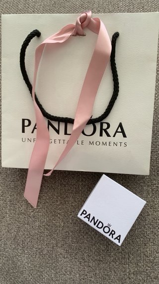 Charm Pandora Letra V Plata