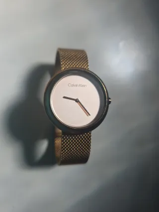 Reloj Calvin Klein Dorado en perfecto estado