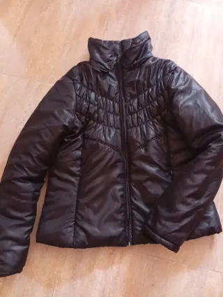 Chaquetón negro acolchado