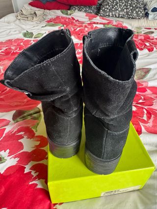 Botas de ante negro