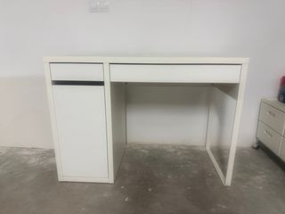 Escritorio Ikea blanco con silla
