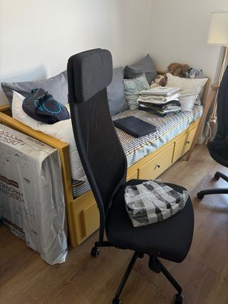 Silla de escritorio negra y gris