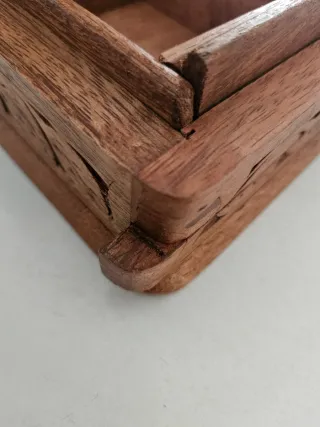 Scatola portaoggetti in legno intagliato Vintage