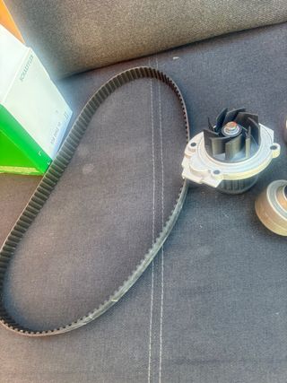 Kit de distribución con bomba de agua INA original