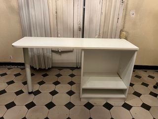 Mesa de trabajo o estudio blanca