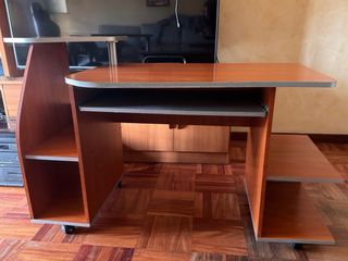 Escritorio madera con ruedas