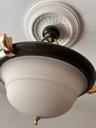 Lámpara de salón elegante verde y dorada