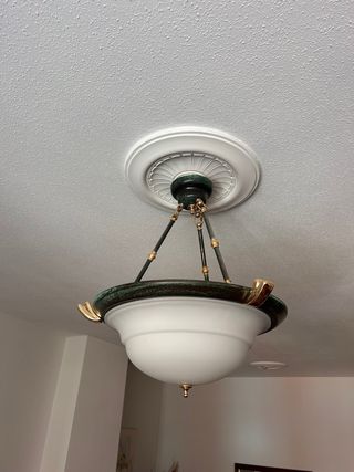 Lámpara de salón elegante verde y dorada