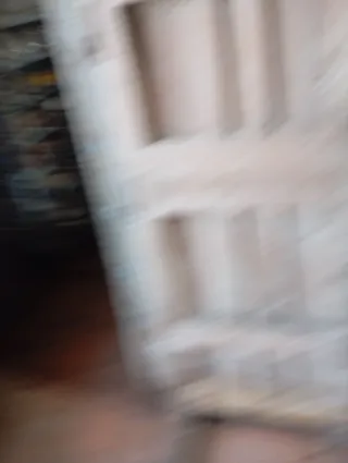 Puerta antigua madera maciza con clavos