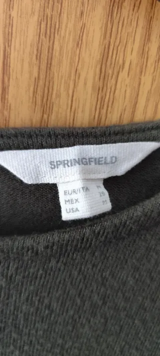 Vestido verde militar con volantes