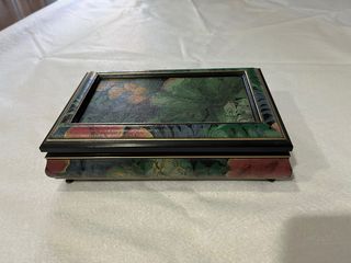 Joyero con caja de música floral