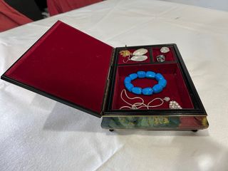 Joyero con caja de música floral