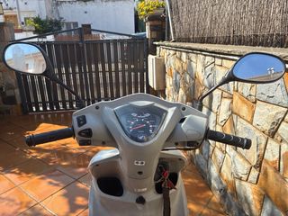 Honda Vision Blanca Scooter Automática